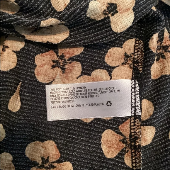 Ava & Viv Black and Brown Floral Top Size 3X - Picture 6 of 8